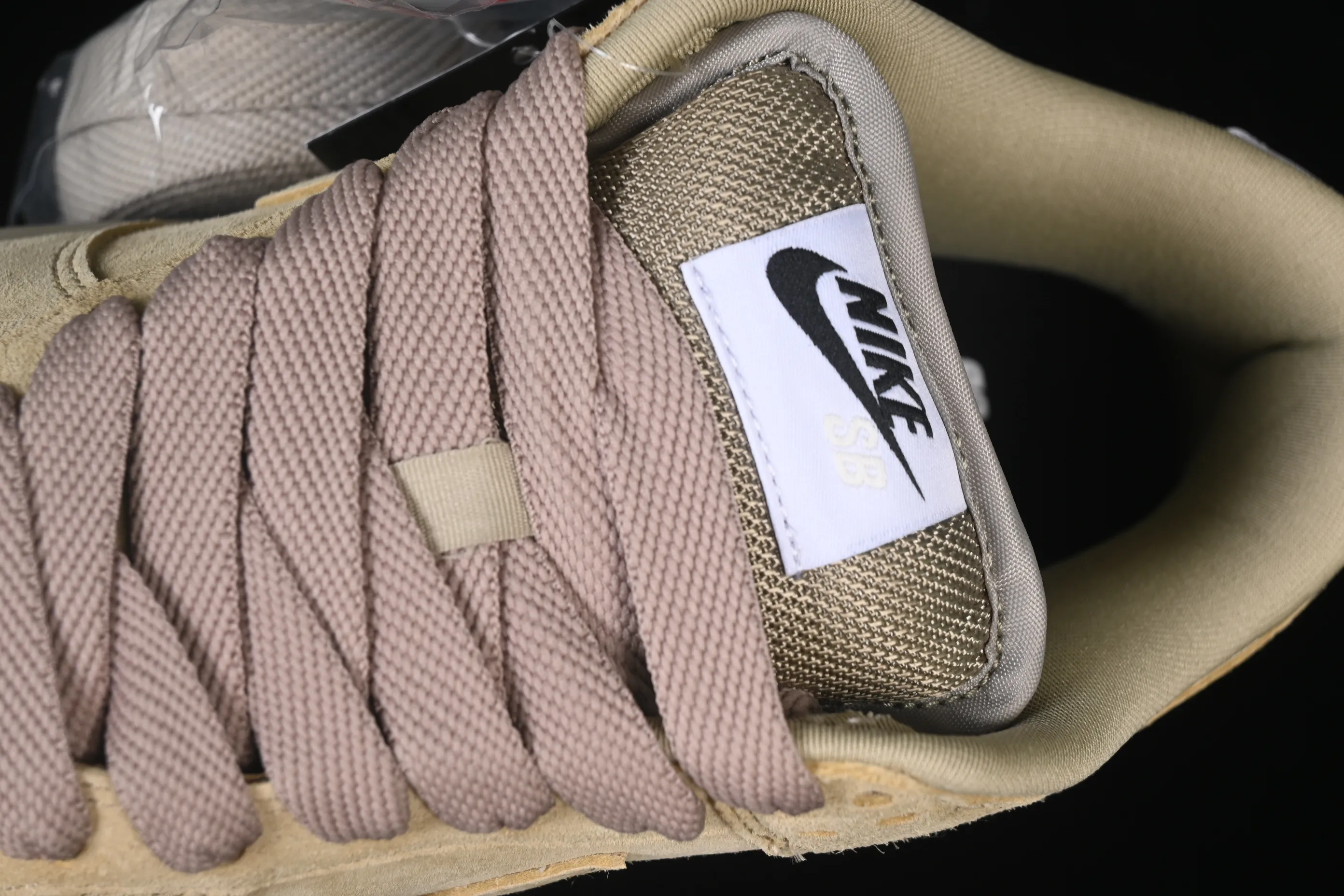 All Categories Nk SB Dunk Series Nk SB Dunk Low Low-top sneakers Nike SB Dunk Low Pro B "Parachute Beige" Desert Khaki Low-top casual sneakers HJ0367-200
